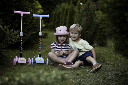 HULAJNOGA TRÓJKOŁOWA DLA DZIECI LED SKRĘTNE KOŁA